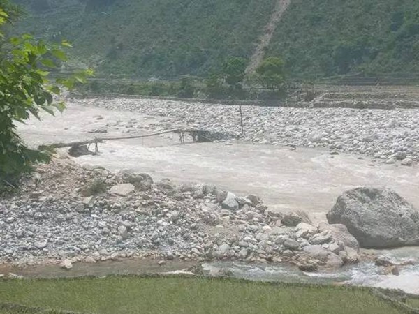 उम्मेदवार घरदैलोमा भोट माग्न व्यस्त, सेती र सुर्नया नदीमा बन्ने भनेका पुल अलपत्र